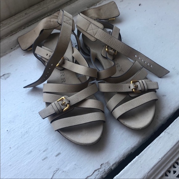 Authentic Burberry leather sandals - Picture 1 of 6